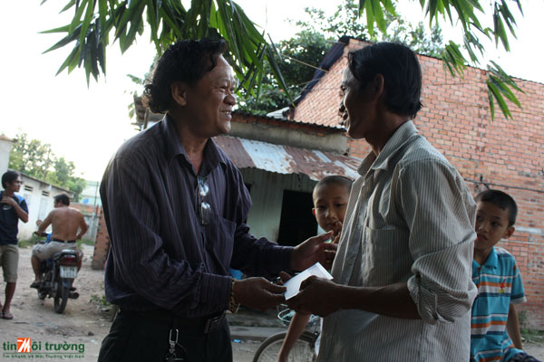 Vụ[-]cháu[-]bé[-]7[-]tuổi[-]bị[-]rơi[-]xuống[-]giếng[-]sâu[-]ở[-]Bình[-]Dương:[-]Nhiều[-]nhà[-]hảo[-]tâm[-]tặng[-]quà[-]cho[-]cháu[-]Tú[-]Anh